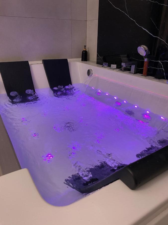 Apartament Z Jacuzzi Leilighet Krasków Eksteriør bilde